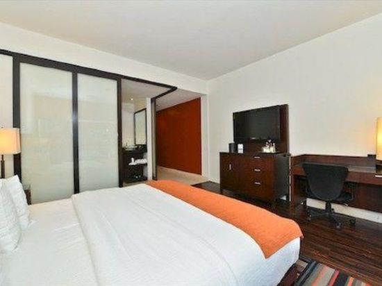 Фото Ravel Hotel Trademark Collection by Wyndham