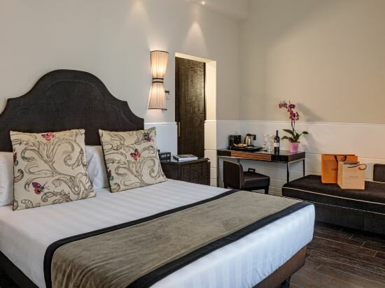 Фото The Independent Suites