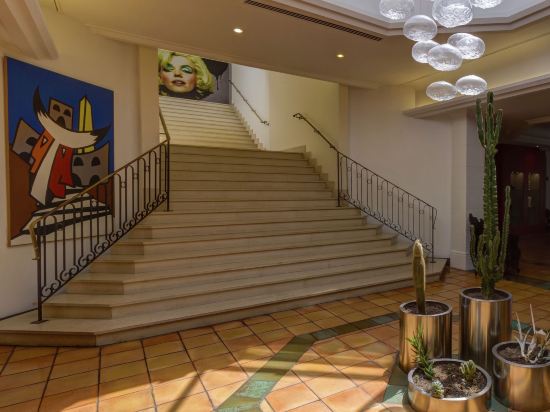 Фото Hôtel Arles Plaza