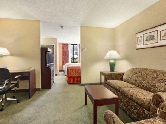 Фото Ramada by Wyndham Suites Orlando Airport