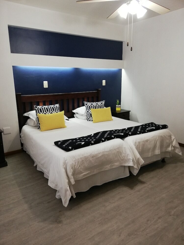 Фото Hoedjiesbaai Hotel