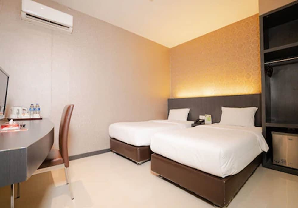 Фото The Crew Hotel Kualanamu International Airport