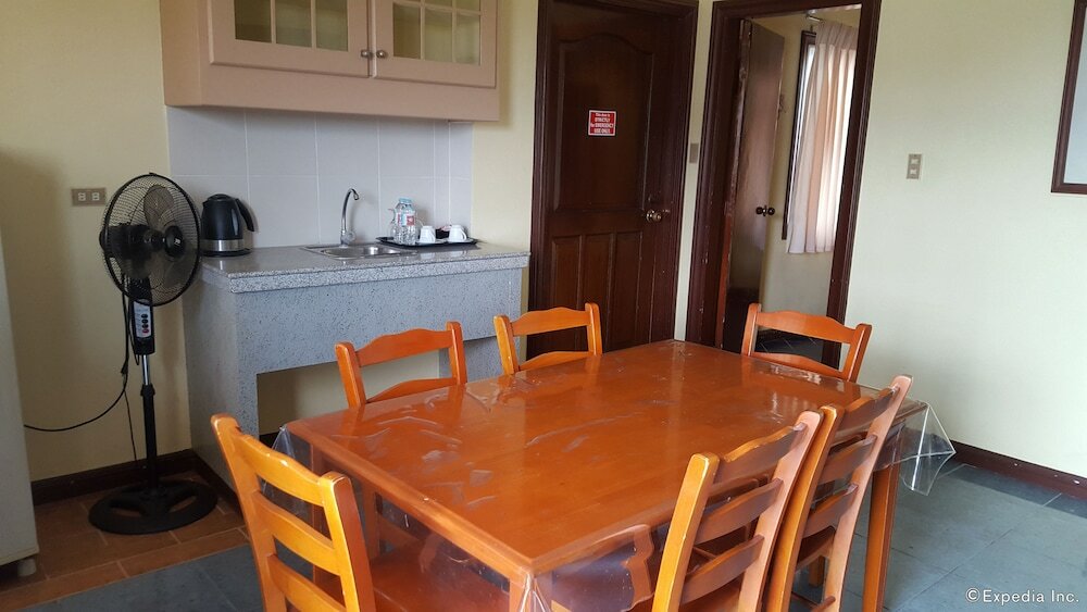 Фото Dumaguete Royal Suite Inn