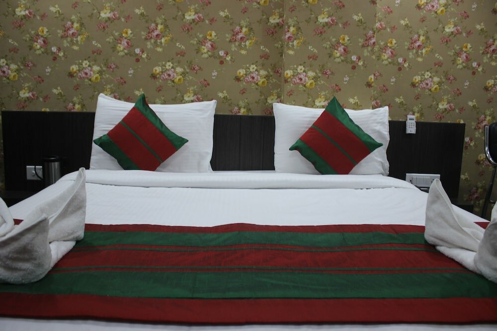 Фото Hotel Flowers Inn