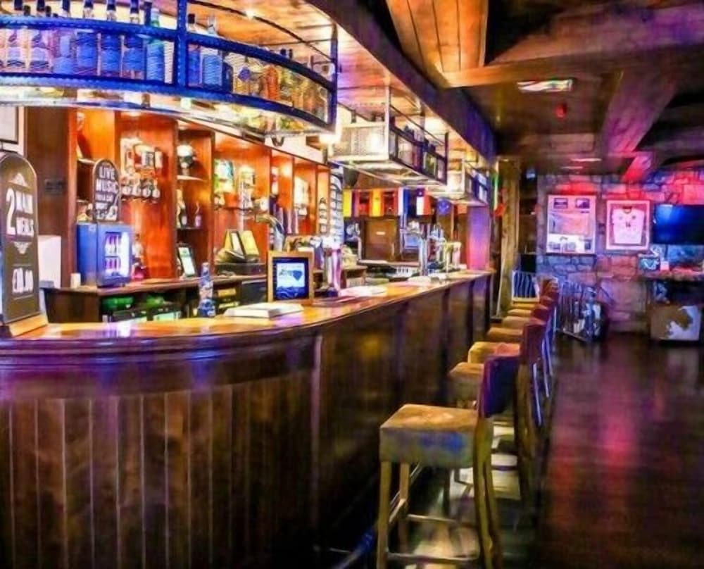 Фото The Commercial Hotel