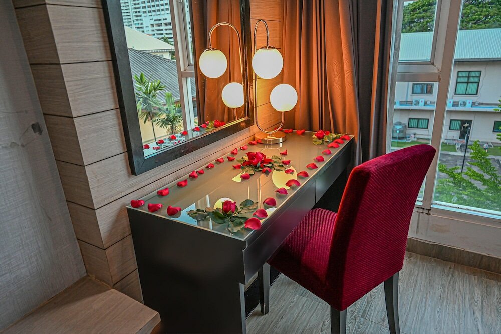 Фото Boss Suites Nana Hotel