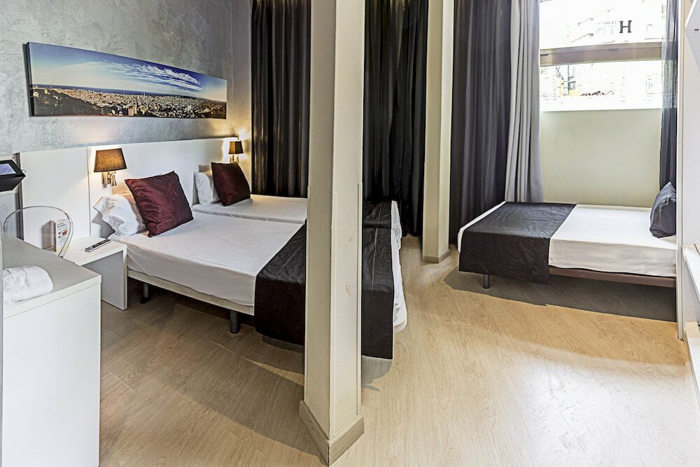 Фото Hostemplo Sagrada Familia