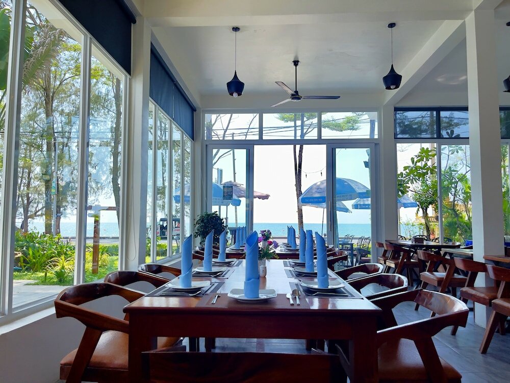 Фото Sea Breeze Resort