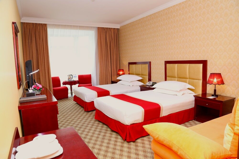 Фото New West Hotel