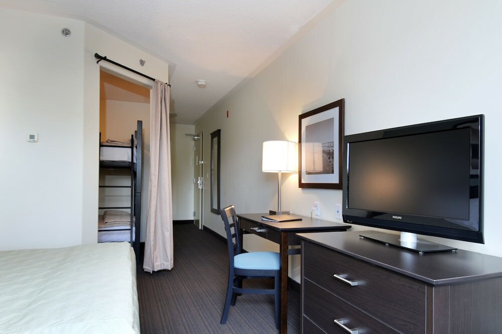 Фото Super 8 by Wyndham Peterborough