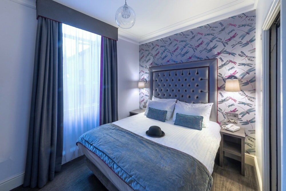 Фото The Beverley Hotel