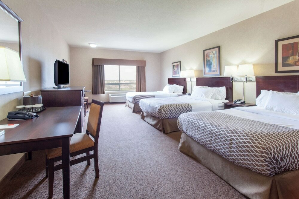 Фото Ramada by Wyndham Camrose