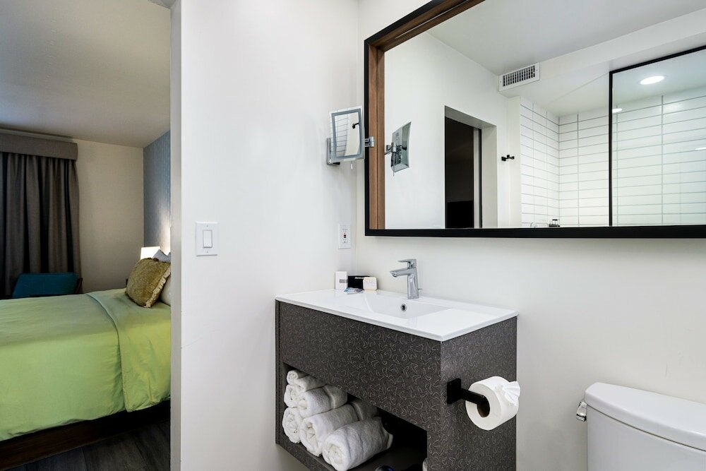 Фото Skylark Hotel