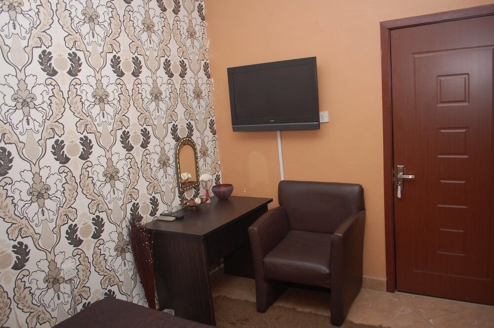 Фото Dcove Hotel & Suites