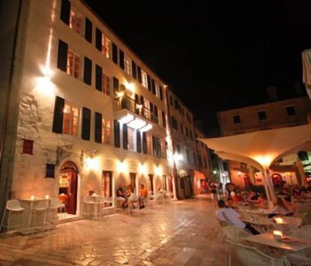 Фото Astoria Hotel Kotor