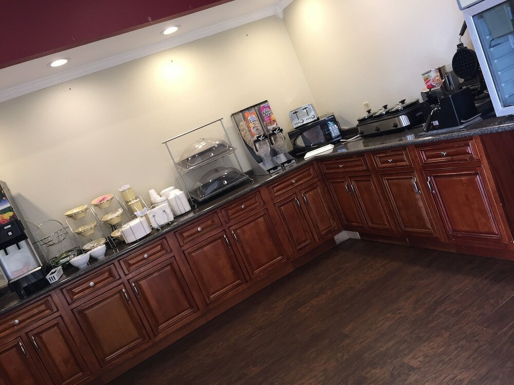 Фото Howard Johnson by Wyndham Dothan