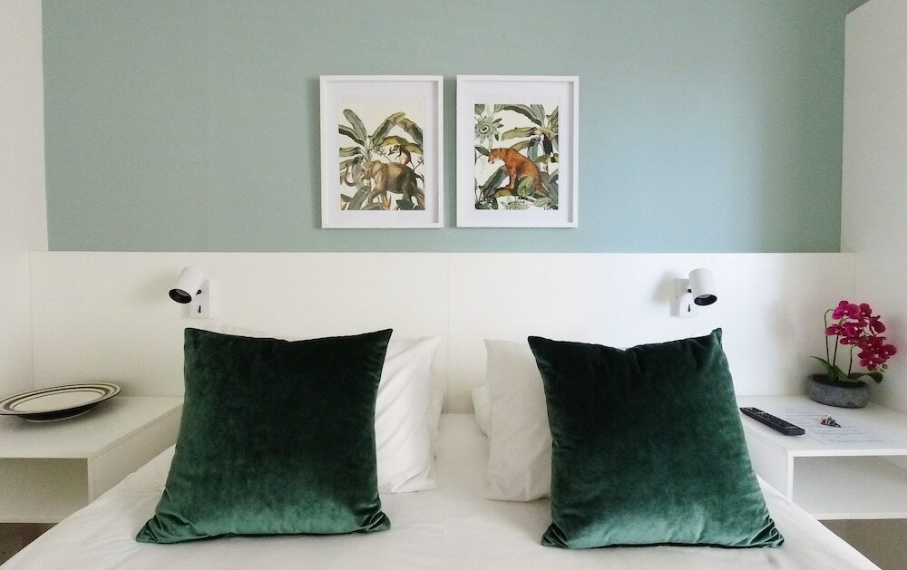 Фото Dolphin Inn Guesthouse