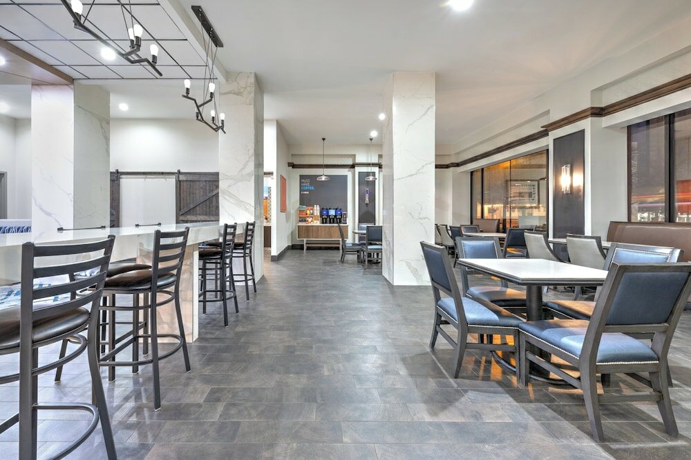 Фото Holiday Inn Express Dallas Downtown, an Ihg Hotel