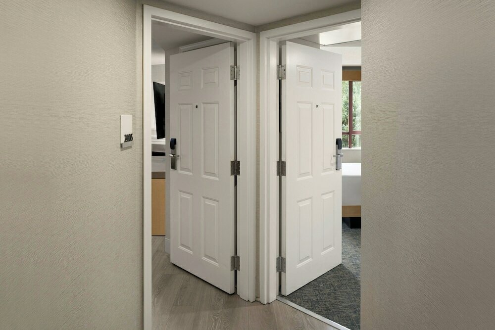 Фото Delta Hotels by Marriott Whistler Village Suites