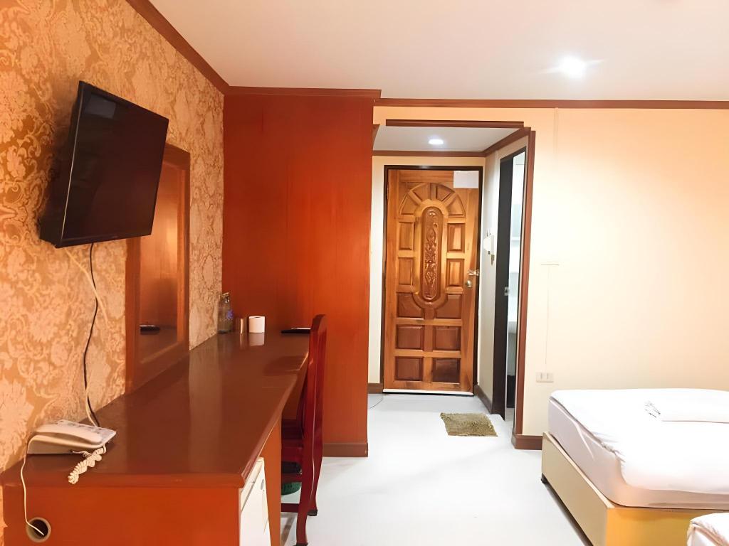 Фото Chaiyaphruk Grand Hotel