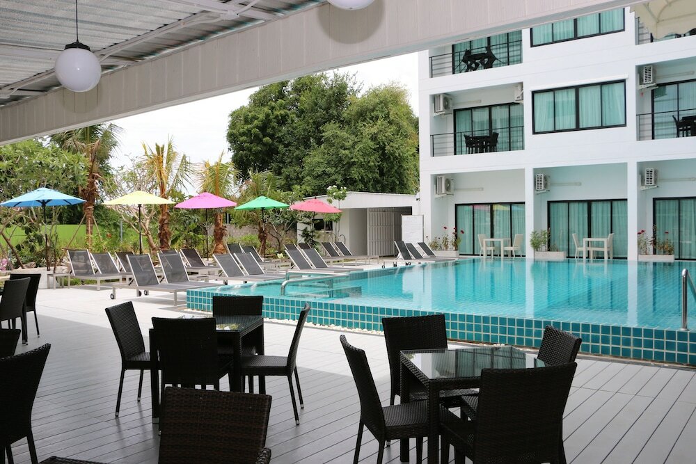 Фото RedDoorz I Talay Resort