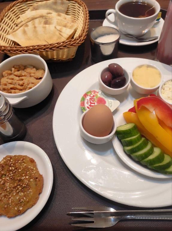 Фото Travelers House Hostel