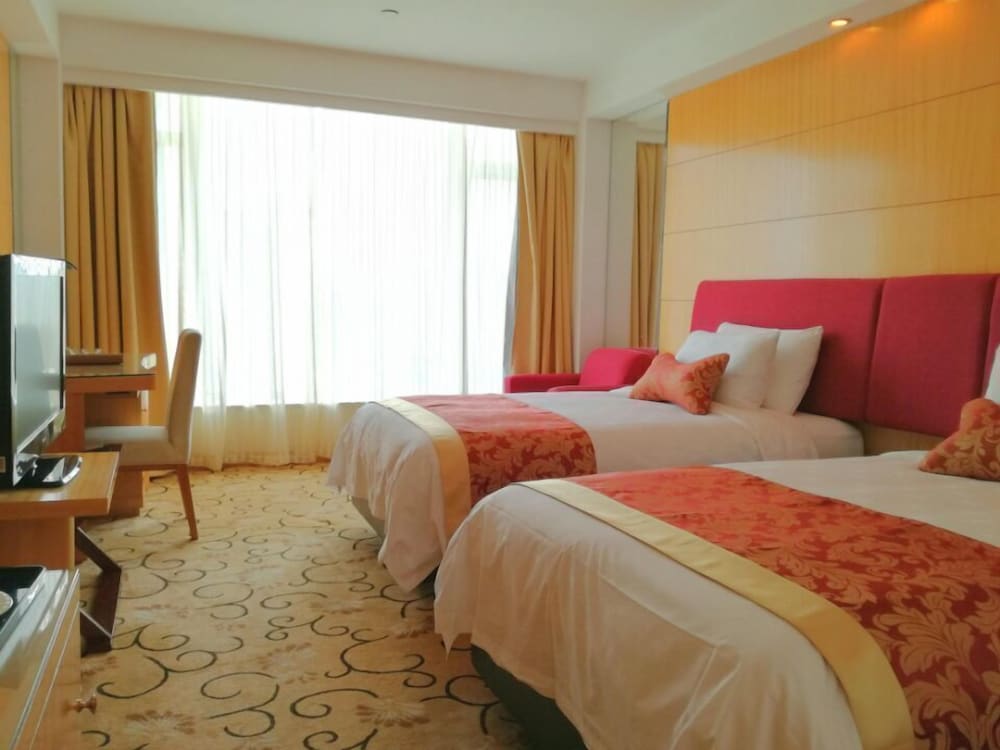 Фото Golden Lustre Hotel