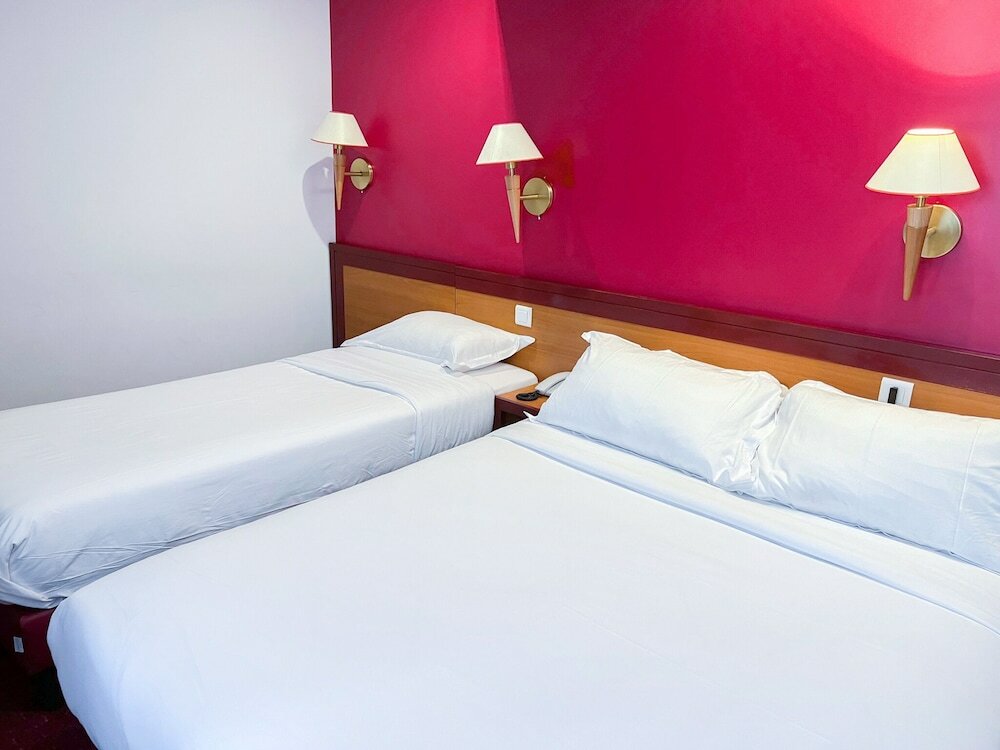 Фото La Dépendance