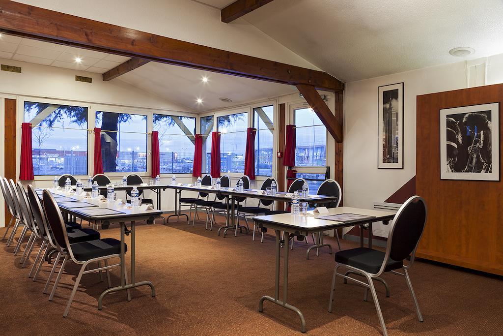 Фото Sky Hotel Goussainville