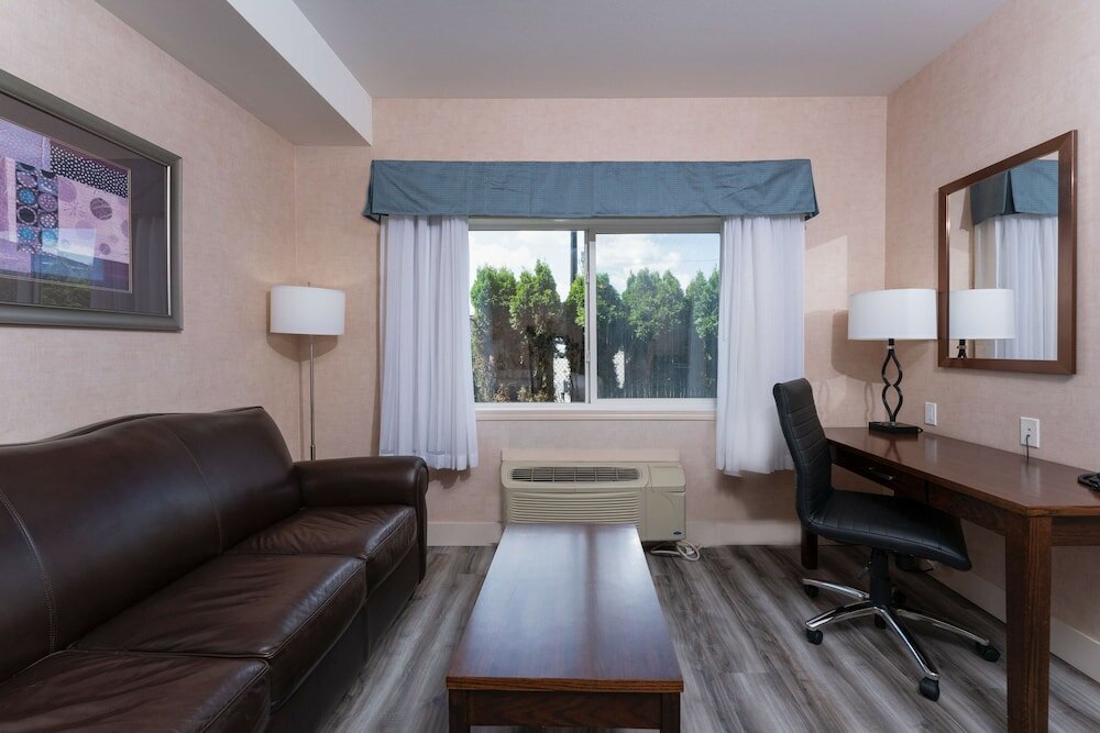 Фото Best Western Cranbrook Hotel