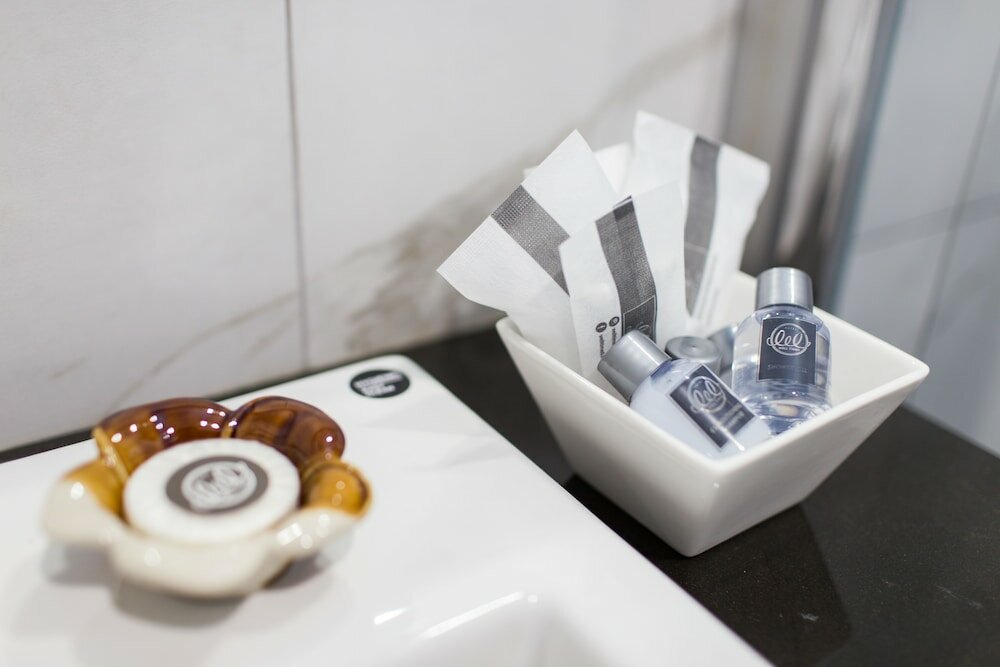 Фото Well Timed Hotel