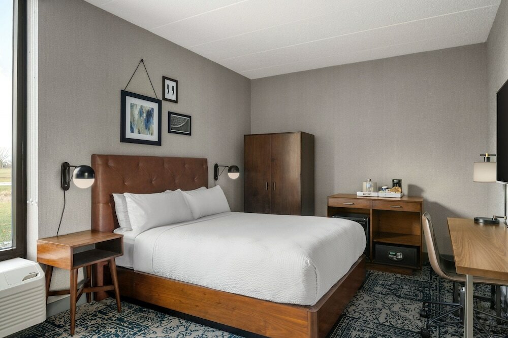 Фото Four Points by Sheraton Chicago Westchester/Oak Brook