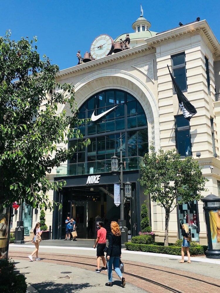 Фото Beverly Laurel Hotel