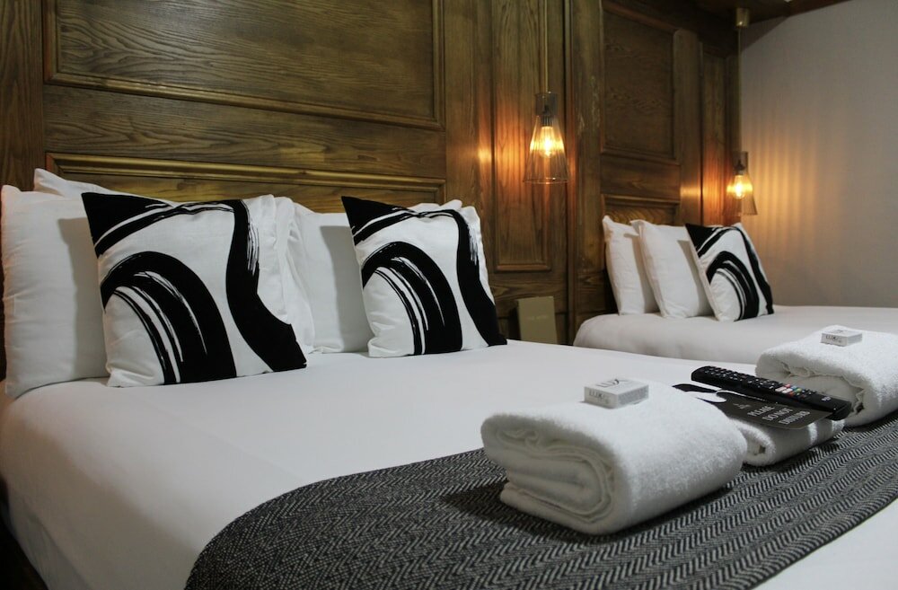 Фото The Mitre Hotel