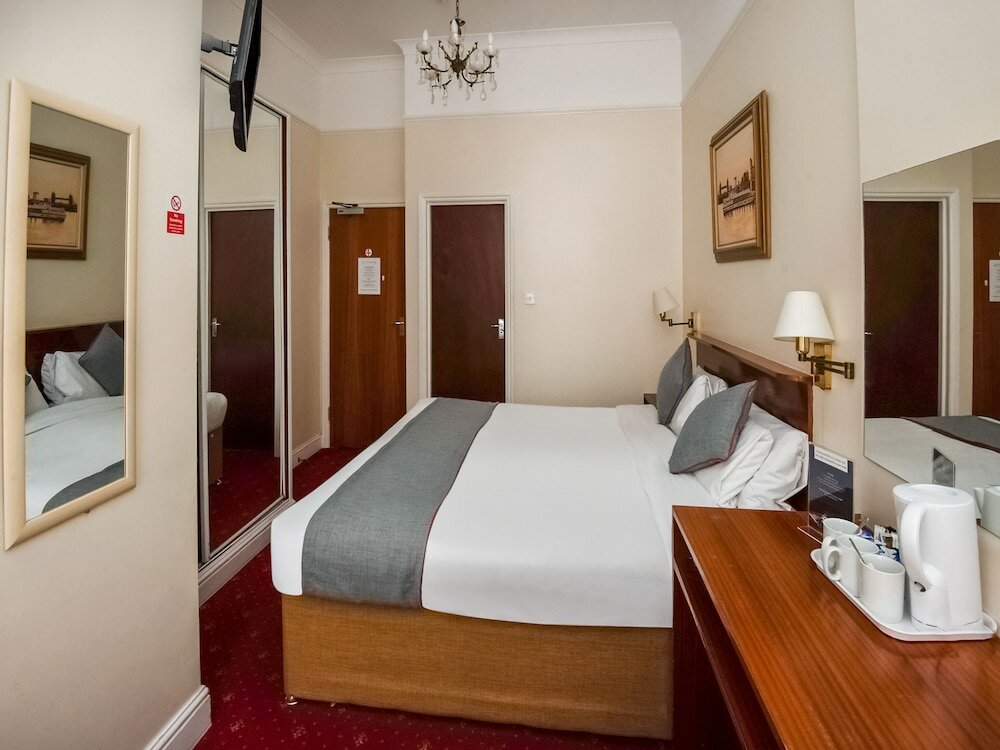 Фото St Georges Hotel Pimlico