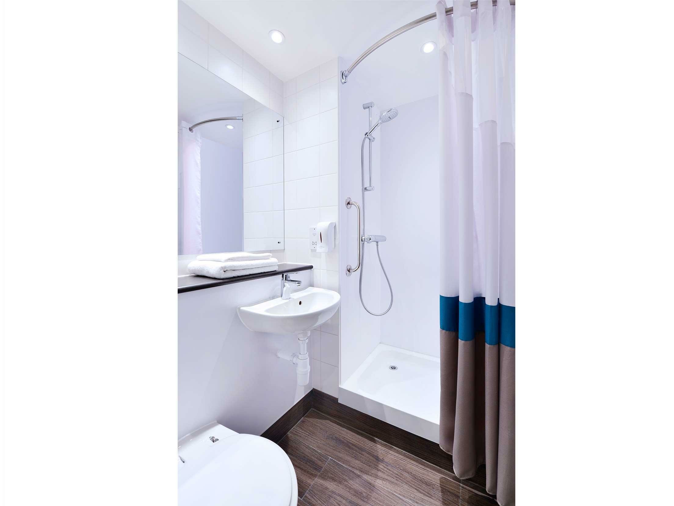 Фото Travelodge Edinburgh Park