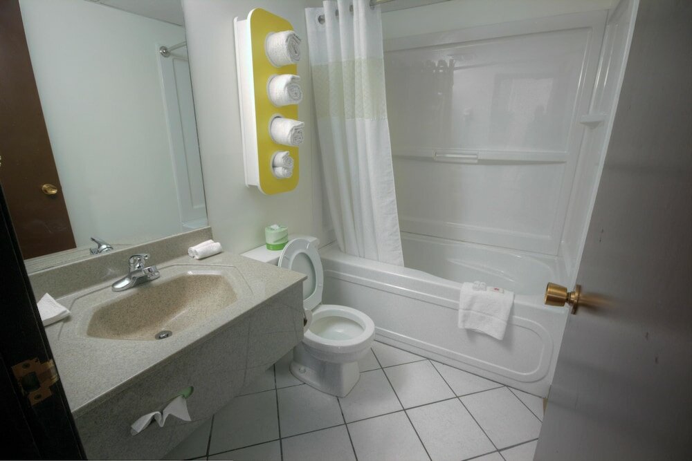 Фото Motel 6 Lethbridge