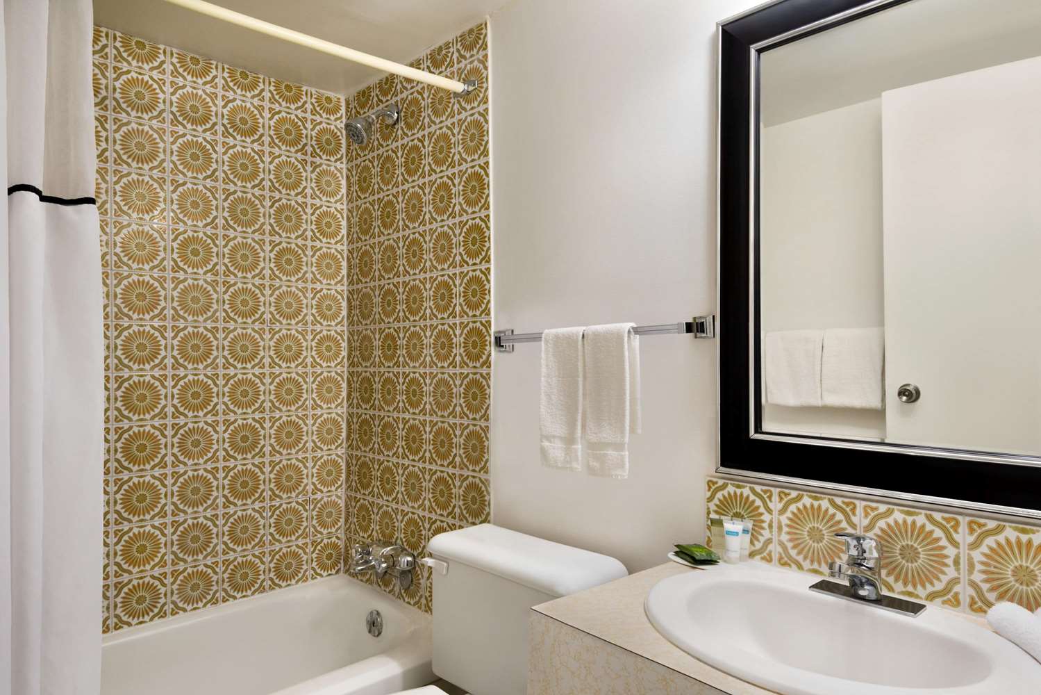 Фото Travelodge by Wyndham Swift Current