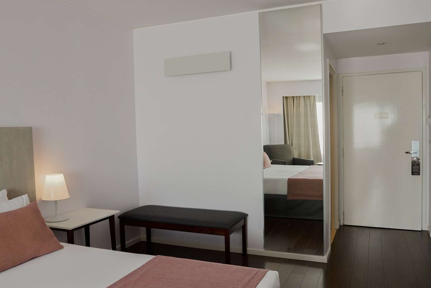 Фото Dazzler by Wyndham Buenos Aires Recoleta