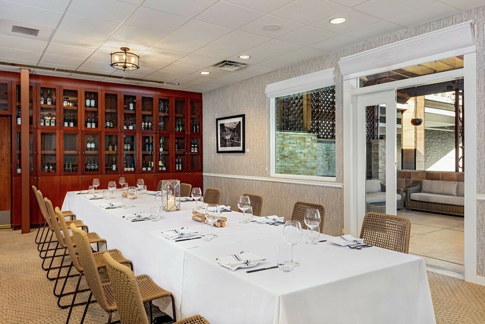 Фото Hilton Garden Inn Davis Downtown