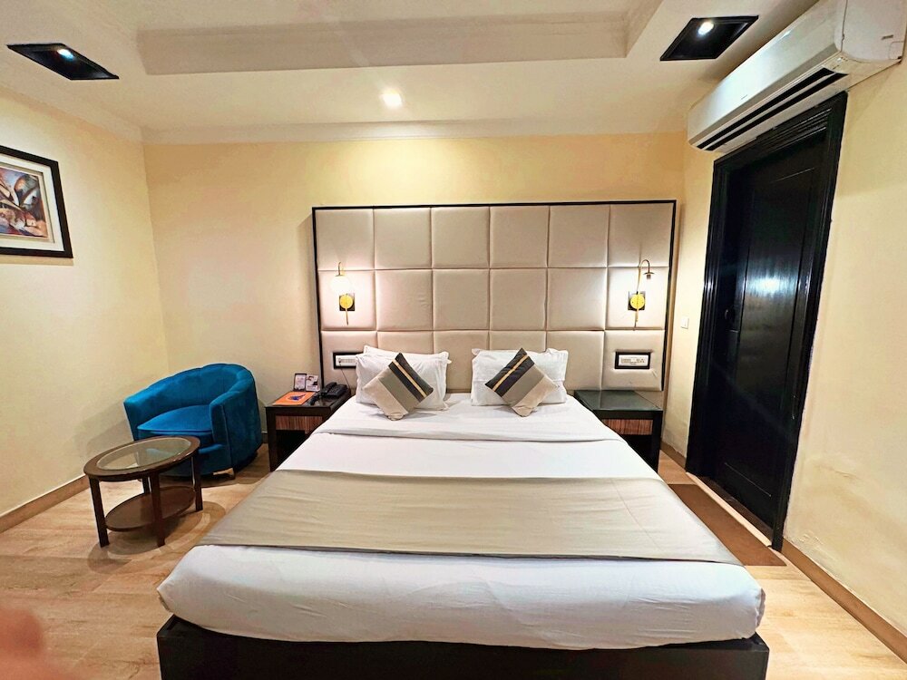 Фото The Oakland Plaza by Orion Hotels