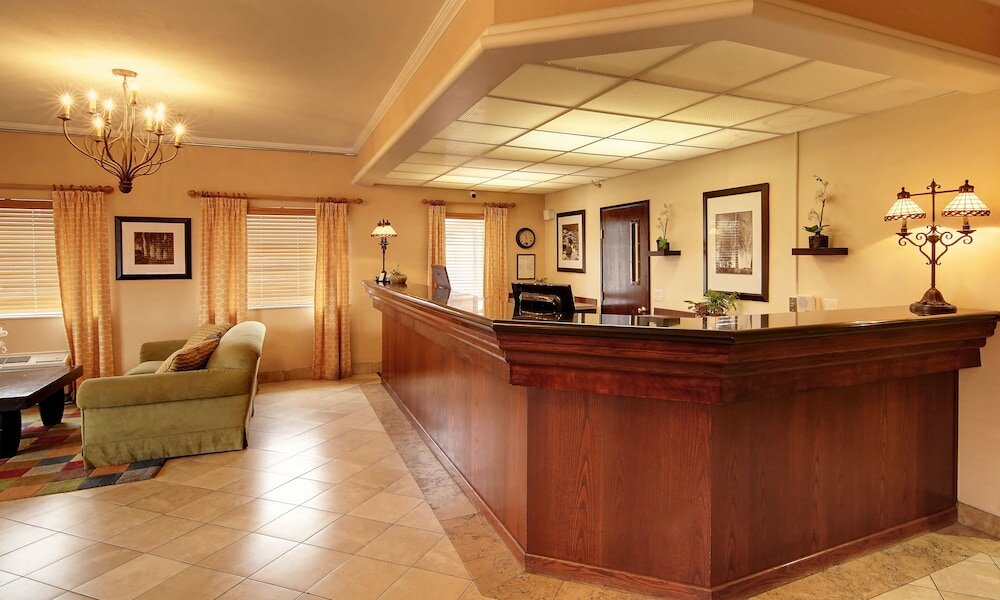 Фото Phoenix Inn Suites South Salem