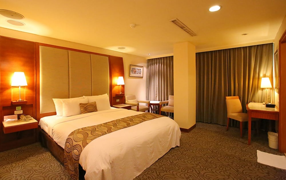 Фото Elegance Hotel Taipei