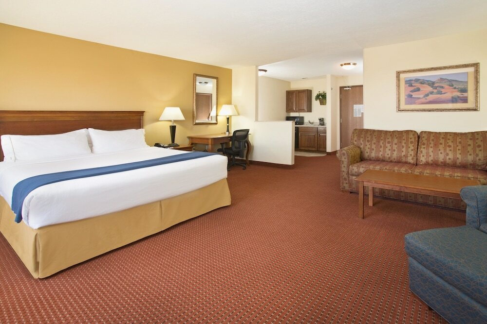 Фото Holiday Inn Express Hotel & Suites Las Vegas, an Ihg Hotel
