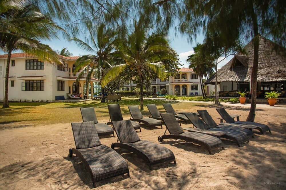 Фото Bahari Dhow Beach Villas