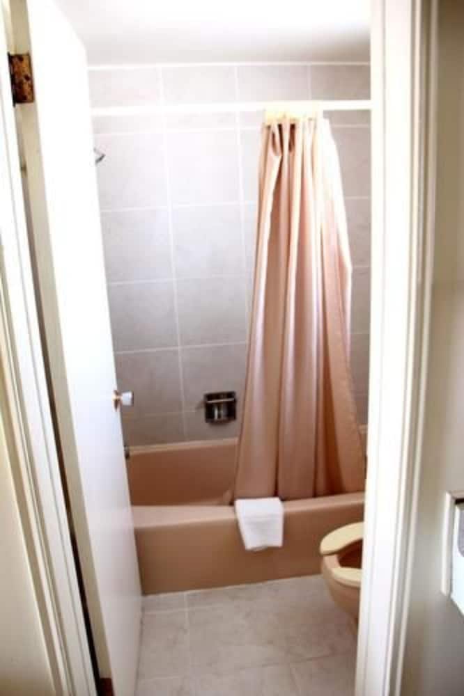 Фото Lakeshor Motor Inn