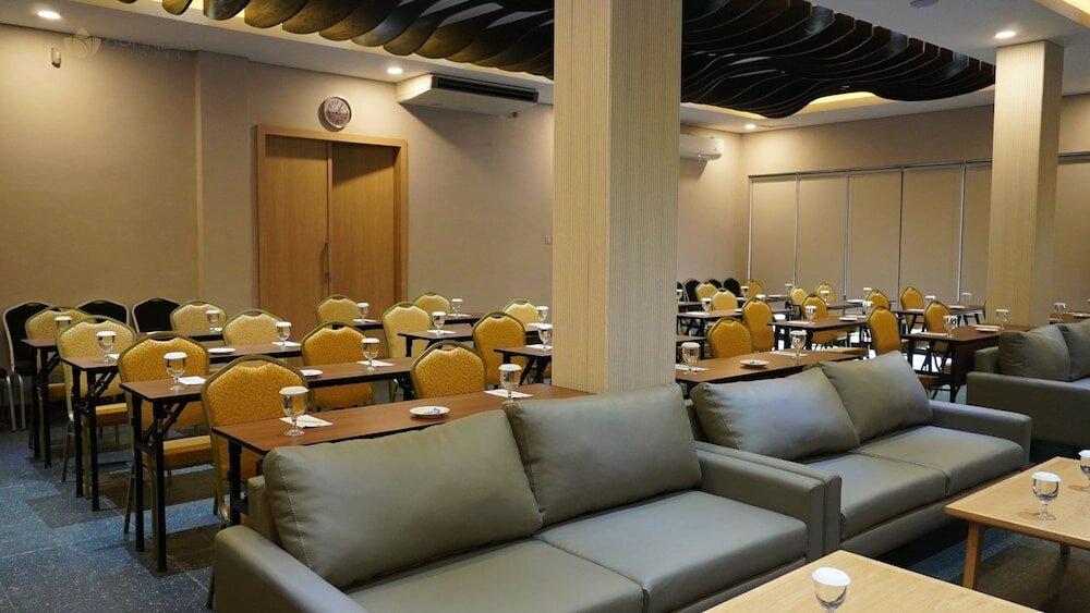 Фото Opi Indah Hotel