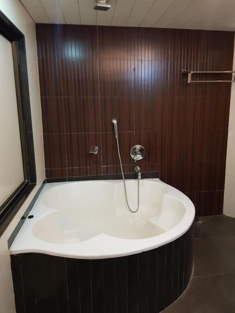 Фото Hotel Udayanraje Palace