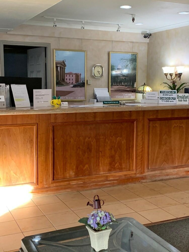 Фото Hardman House Inn & Suites