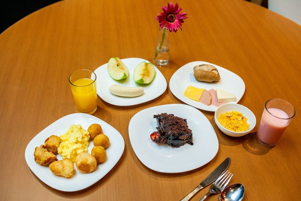 Фото Ibis Porto Alegre Assis Brasil